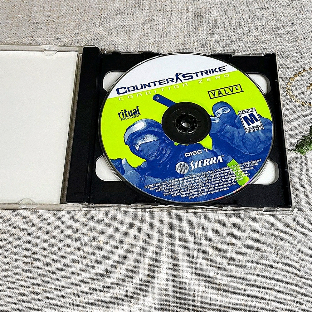 PC Counter Strike Condition Zero w/ Strategy Guide - Picture 2 of 4